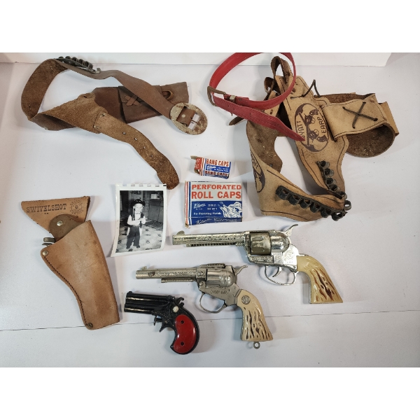Lot of Vintage Cap Guns with Holsters, Roll & Bang Caps, Photo - Good Condition