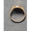 Image 8 : 1949 9ct Saint George & Dragon Medallion Ring - Size 7 - Weight: 1.8g