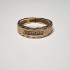 Image 4 : Beautiful Two-Tone 14K Gold Ring with 5 Small Diamonds - Size 10 - Total Weight: 5.3g