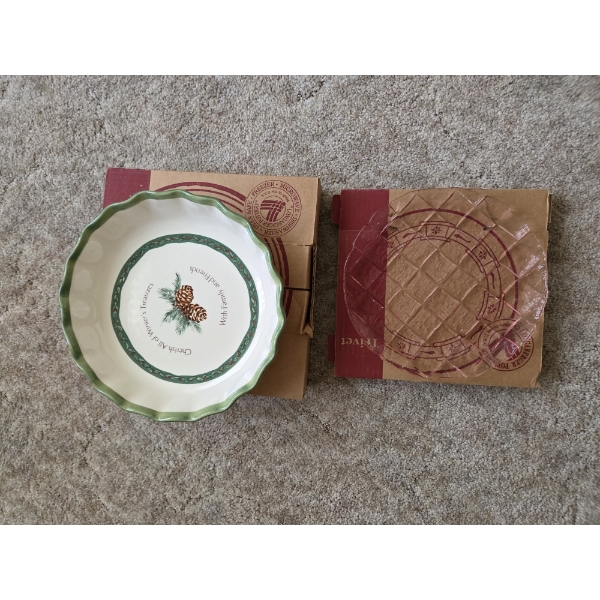 PICKUP IN CANTON - Longaberger Pink Glass Trivet And Oven Safe Pie Pan In Excellent Condition  