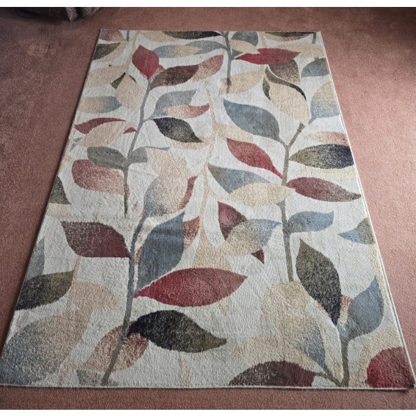 63 x 90 Area Rug - Leaf Print - Good Condition