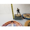 Image 13 : Lot of Elvis Presley Collectibles: Clocks, Frisbee, Dish, Figurine 