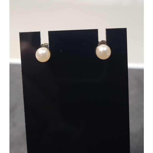 14K Gold Post Pearl Earrings- Total Weight: 0.7g