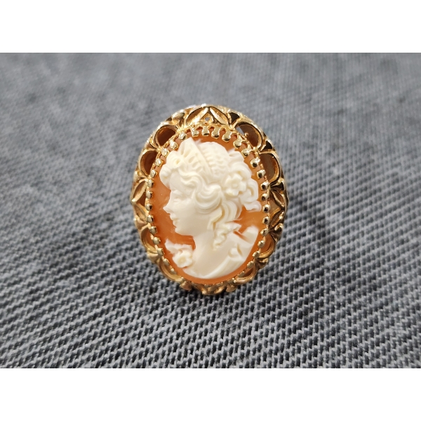 Nice 14K Gold Cameo Ring Weighing 7.7 Grams Size 8