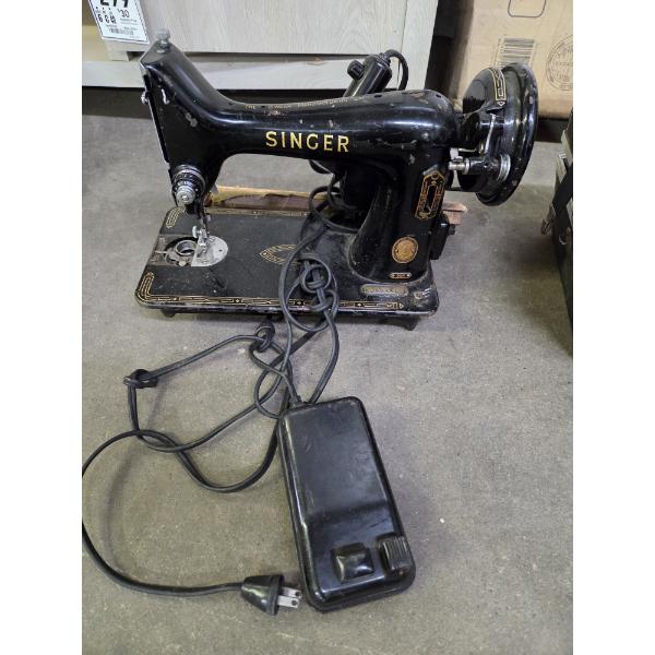 Pick Up Off Site- 115 Ely St. Alliance Oh. 1954 Singer Sewing Machine