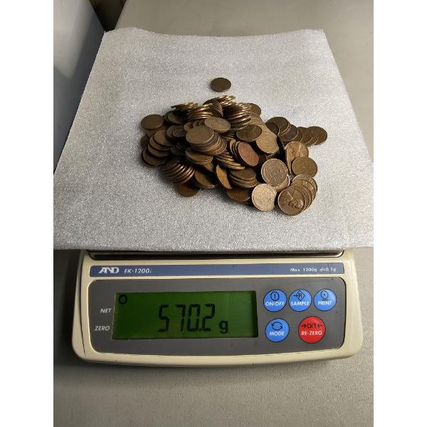 Lot of Assorted Wheat Pennies (570g) - AFV: $1.83 (estimated by weight)