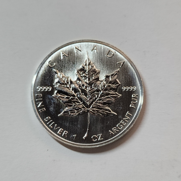 Royal Canadian Mint 1 oz .9999 Fine Silver 1994 Canadian Maple Leaf $5 Coin