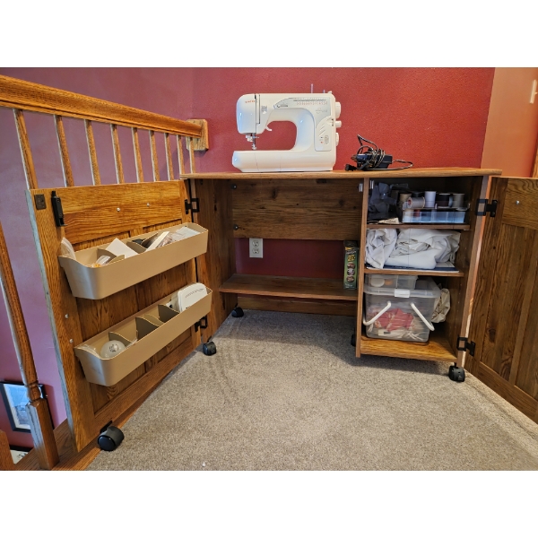 Louisville Home Pickup - Complete Setup - SINGER  Sewing Machine & Wood Work Stand & Accessories