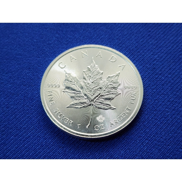 2017 Canada Maple Leaf Queen Elizabeth II 1oz 9999 Fine Silver $5 Coin