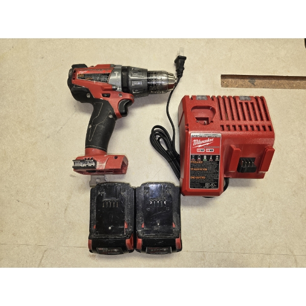 Milwaukee (1) 1/2" Hammer Drill Driver, (2) Batteries, (1) Charger