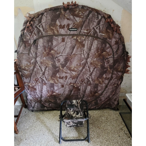 6' x 6' Hunting Blind with Collapsible Stool