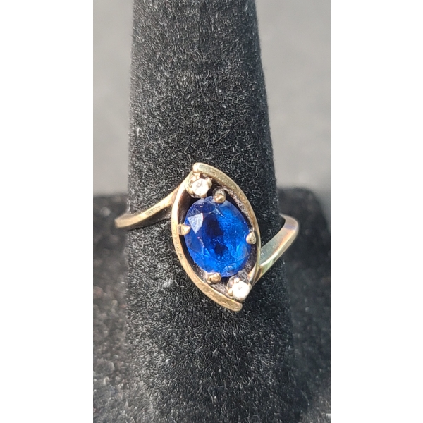 10K 969 JTC Gold Claw-Set Oval Ring With Blue Sapphire & Clear Stones - Size 6.5 - Weight: 2.5g
