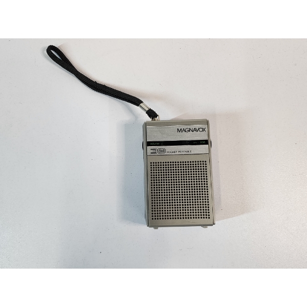 Vintage Magnavox Model 39 Pocket Portable AM Battery-Operated Radio - Great Condition