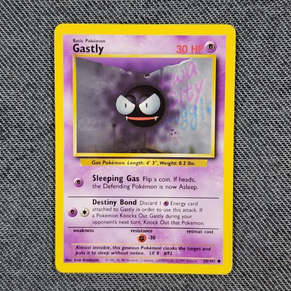 Gastly 50/102 Vintage Base Set Pokemon Trading Card in Near Mint Condition!