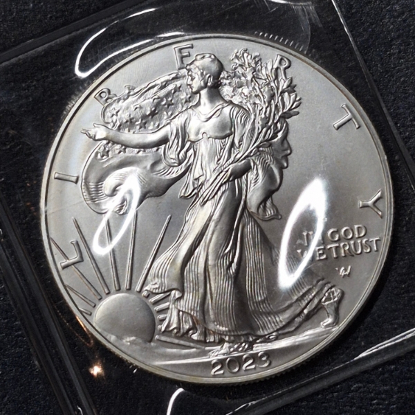 2023 United States Silver Eagle 1 Oz .999 Silver - Uncirculated - See Pics