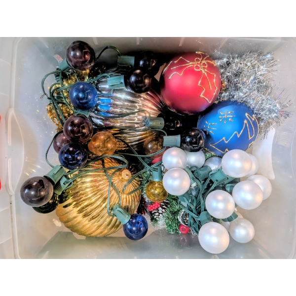 Giant Bulb Decorations, Lights & More