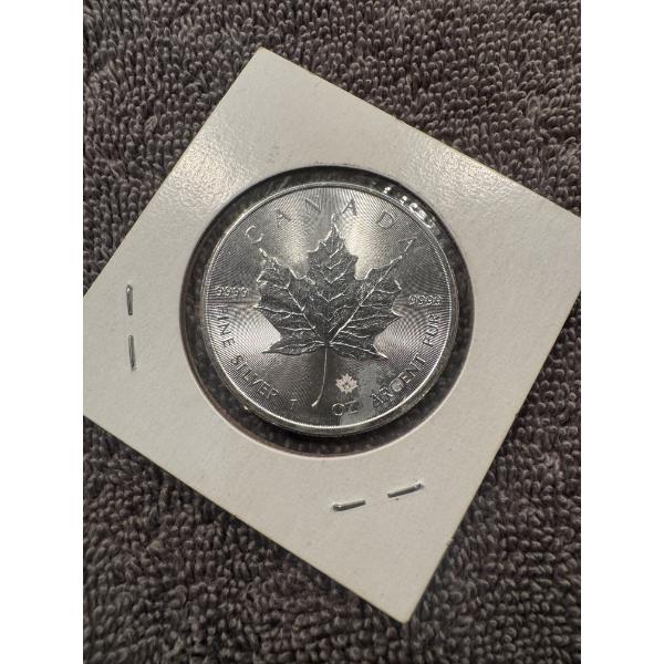 2015 .9999 Fine Silver Troy Ounce Coin - Maple Leaf Canada - Mint Condition