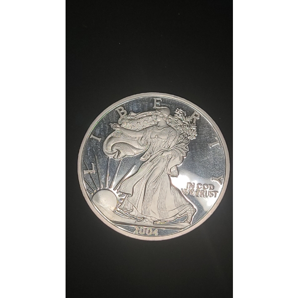 Beautiful 2004 US Eagle Design 1/2 LB .999 Fine Silver Round 