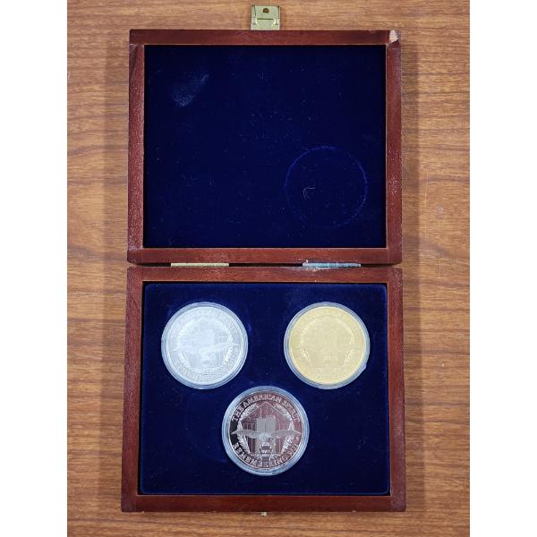 Nice Three Coin Set The American Spirit Remembering 9/11 ~ 3 Coins Each Plated Differently ~ 