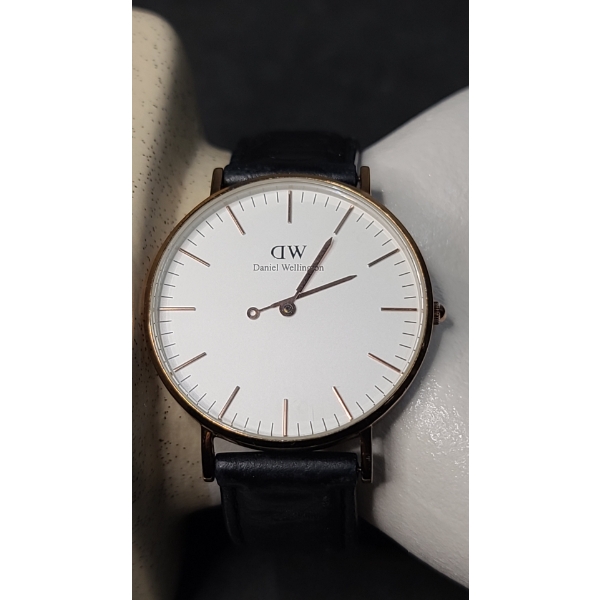 Daniel Wellington Wrist Watch *Arm Is Loose Inside* 