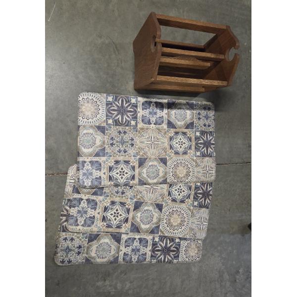 Great Condition 16''x13''x11'' Wood Magazine Stand & 3 Rubber 30''x18'' Mats