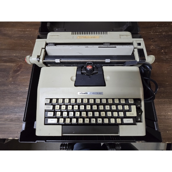 Olivetti Lexikon 82 Electric Typewriter - Powers On, Needs a Ribbon