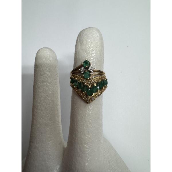 10 Karat Gold Women's Ring 5.1 Grams! Beautiful Condition!