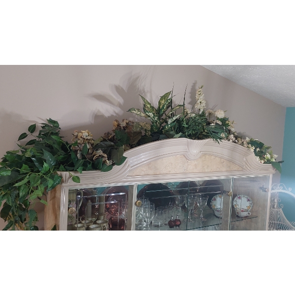 Floral Arrangement As Shown Above Hutch In Photos