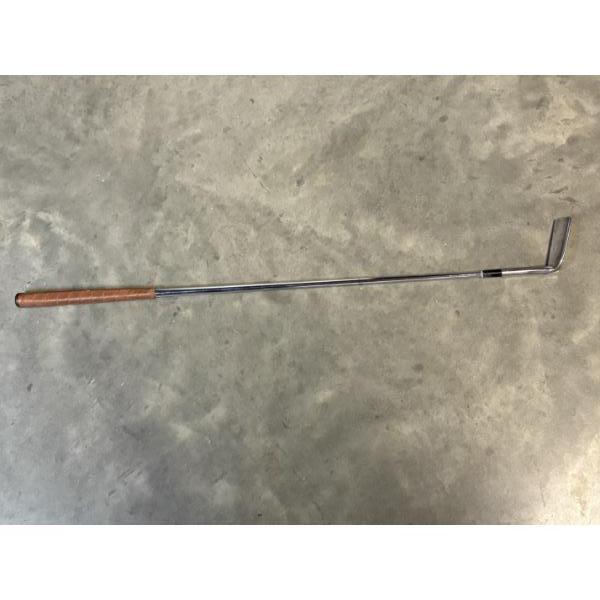 MacGregor Tommy Armour Iron Master putter featuring a leather grip - ~36 inches 