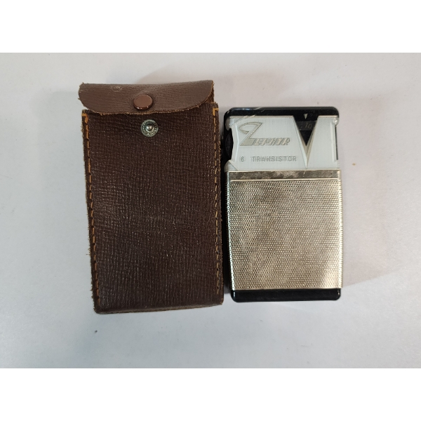 Vintage 1960's Zephyr 6-Transistor AM Radio with Case