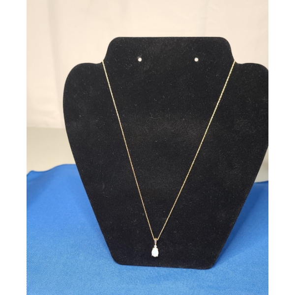 10K Gold 18" Necklace With 10K Gold Opal And Diamond Pendant - Weight: 1.2g
