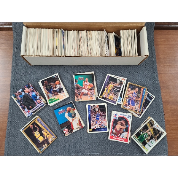Box of Hundreds of Assorted 1990's Basketball Trading Cards In Great Condition! Topps, Fleer & More!