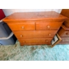 Image 1 : Nice Classic Wood 4 Drawer Dresser