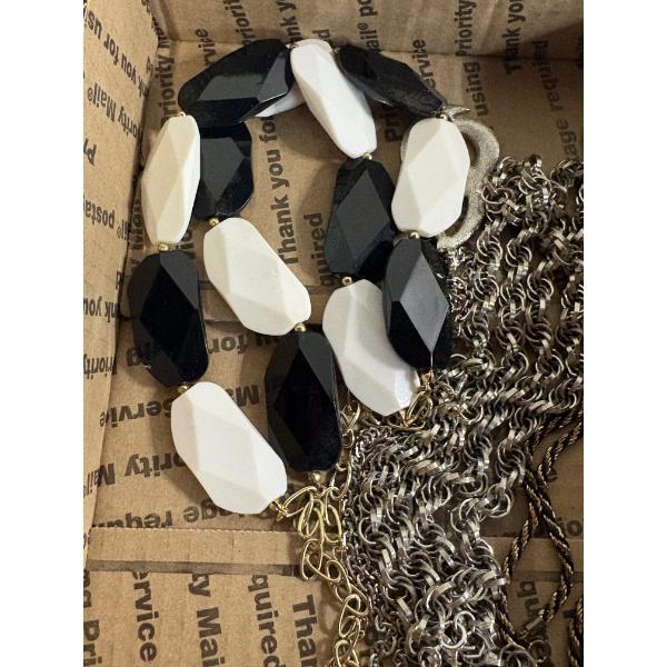 Lot of Costume Nekclaces - Chunky White and Black - Beautiful Nekclaces 