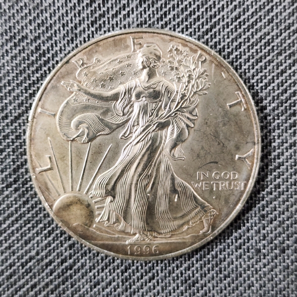 United States 1996 American Eagle 1 Oz Silver Round ~ HARDER TO FIND YEAR!