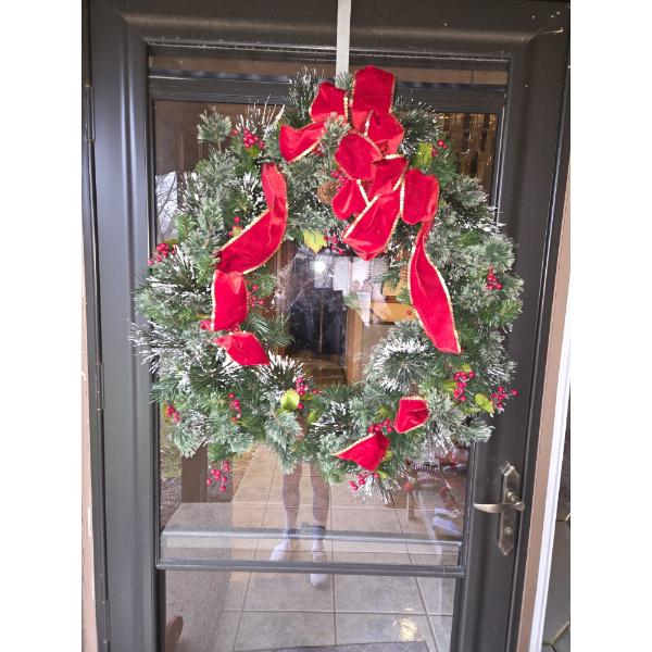 5'6" Lighted Tree, 2ft Wreath, 25"x29" Lighted Snowman Decoration