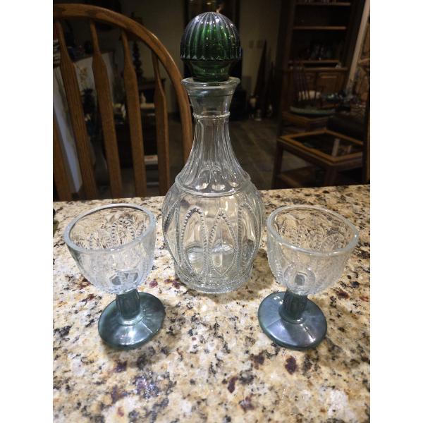 RARE Vintage Avon Decanter With Emerald Green Glass Stopper & 2 Sherry Glasses W Emerald Green Accen