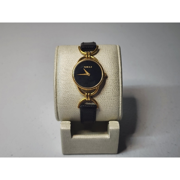 Gorgeous Gold-Tone Gucci Watch With Black Leather Band 6000.2.L