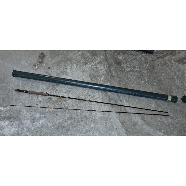 PICKUP IN CANTON - Vintage "EAGLE CLAW"  2 Pc GRAPHITE  Fly Fishing Rod - With Tubular Case See Pics
