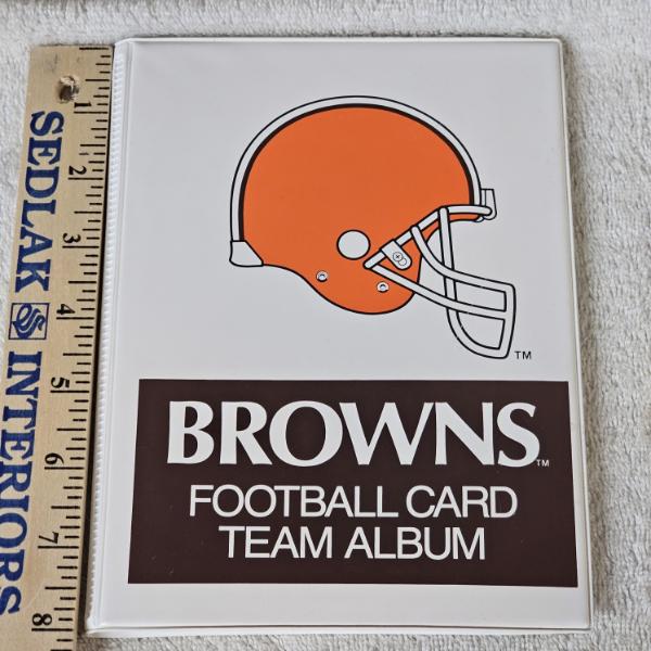 Vintage 1990 ProSet Official NFL Cleveland Browns Football Card Team Album Binder (partially filled)