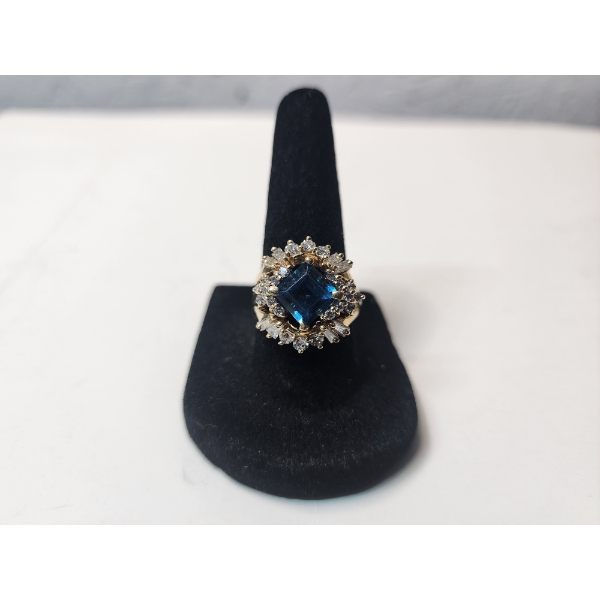 Gorgeous 14K Gold Ring with Diamonds and Large Blue Stone Total Weight 7.9g - Size 8