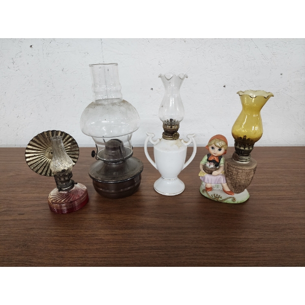 (4) Decorative Oil Lamps 