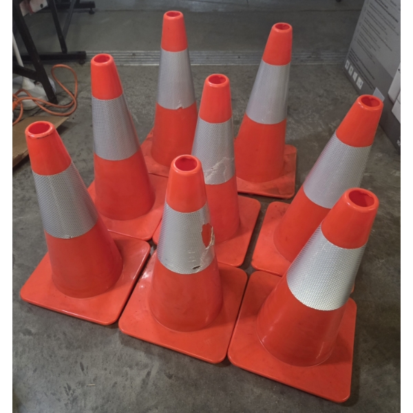 Eight 18.5'' x 10'' Rubber Safety Cone Set
