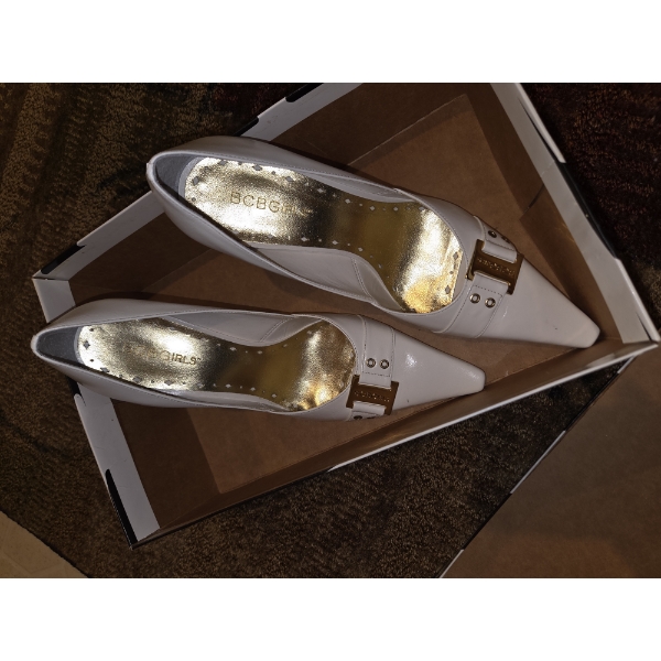 Sleek New, White BCBG Size 7 Heels