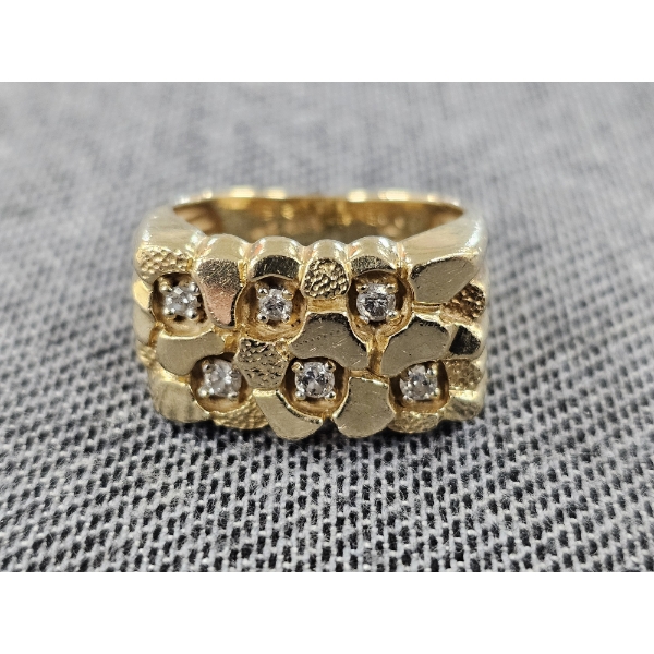 Vintage 14k Yellow Gold Ring Featuring a Cluster of Diamonds in Textured Nugget-Style Setting (8.8g)