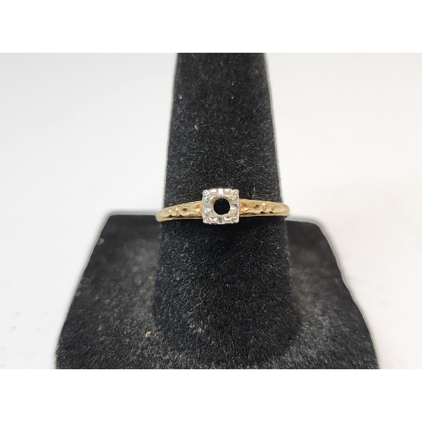 Beautiful Vintage-Style 14K Two-Tone Gold Ring - Size 7 - TW: 1.7g