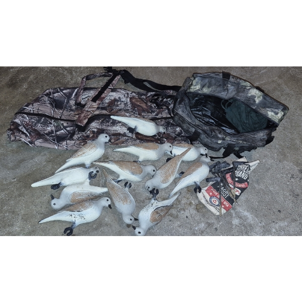 PICKUP IN CANTON - Hunting Bird (12 Doves) Decoys with Large Duffle Bag & Ground Pegs Included