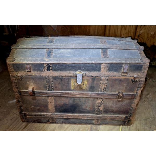 Vintage Trunk - Leather Straps Need to be Replaced
