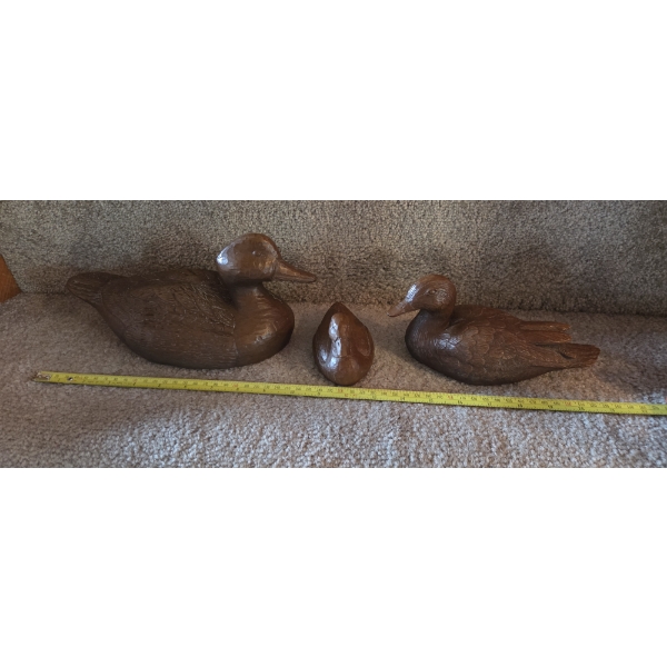 Louisville Home Pickup - 3 Pcs Carved Wooden Duck Figures - See Pics - Stained Dark Maple  Ex Cond

