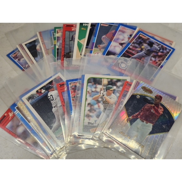Lot of (26) Vintage Baseball Cards